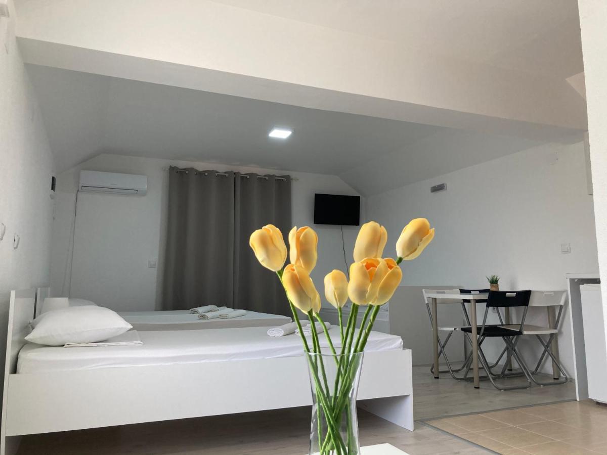 Tiki Apartments Gyevgyelija Kültér fotó
