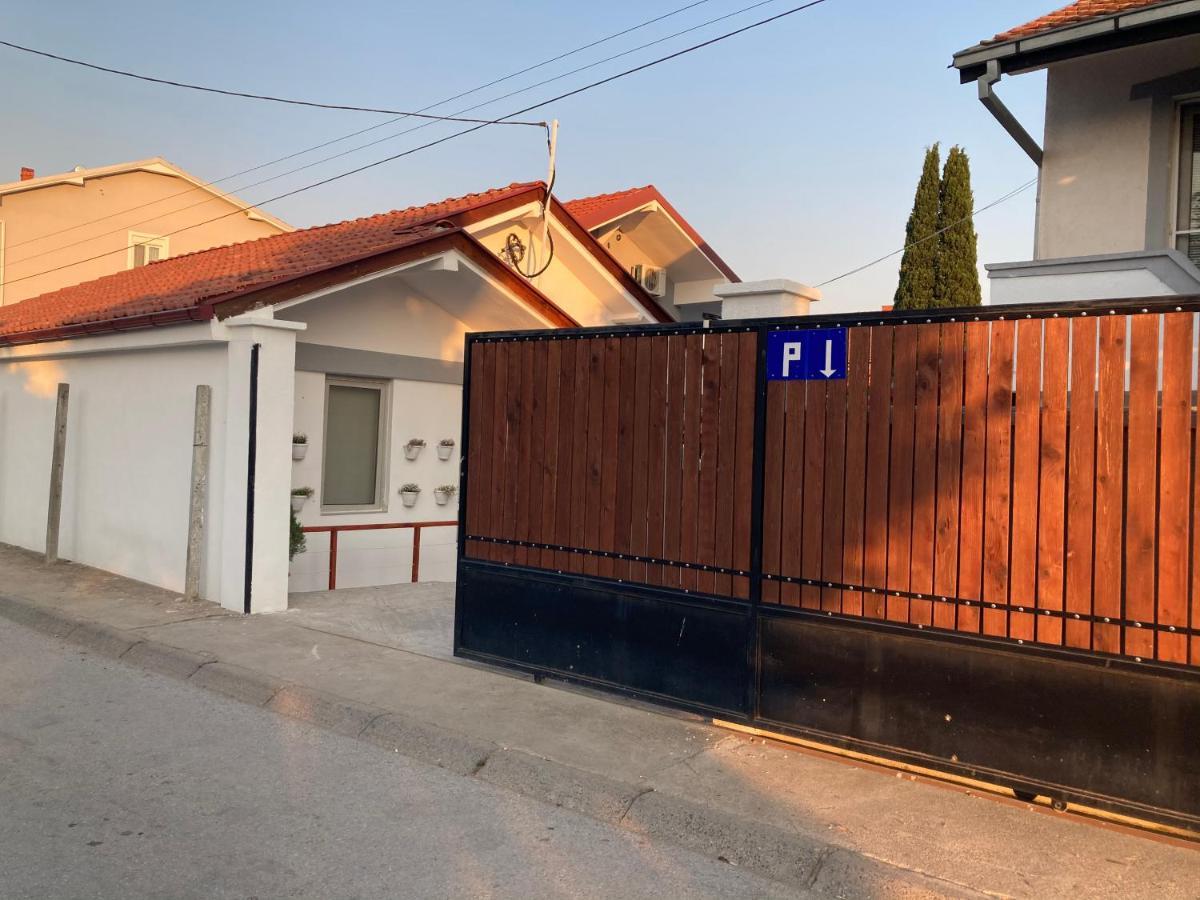 Tiki Apartments Gyevgyelija Kültér fotó