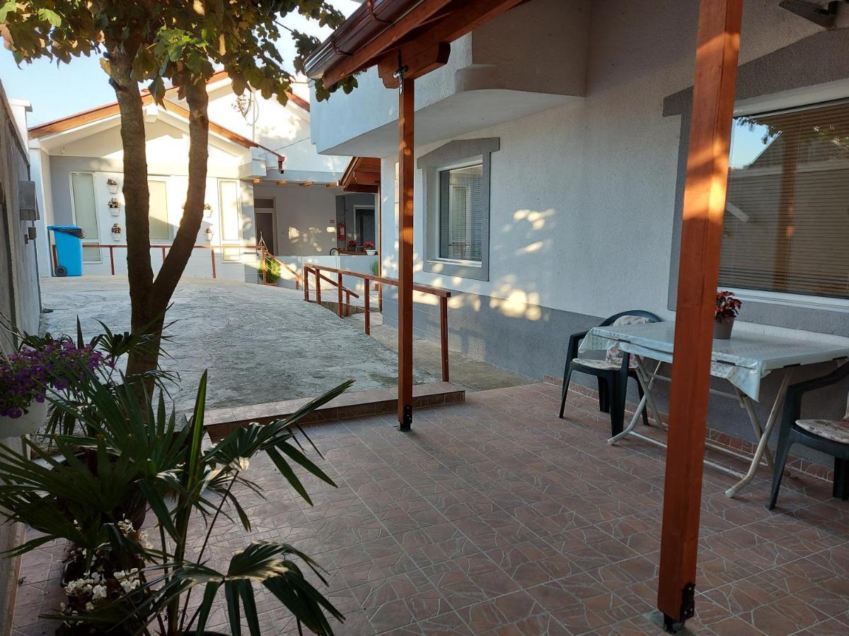 Tiki Apartments Gyevgyelija Kültér fotó