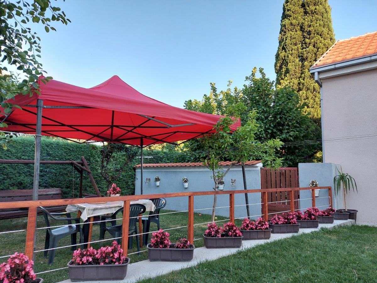 Tiki Apartments Gyevgyelija Kültér fotó